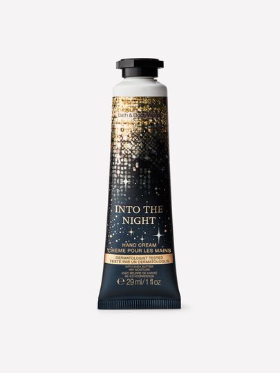 Krém na ruce Into the Night Bath & Body Works s motivem zlatých hvězd a noční oblohy