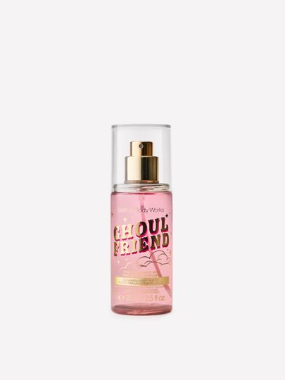 Vonná mlha Bath & Body Works Ghoul Friend v růžovém flakonu s rozprašovačem, 75 ml