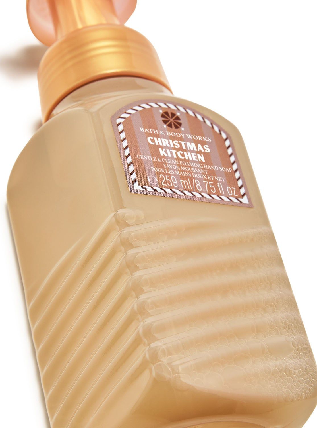 Mydło do rąk w piance Christmas Kitchen w beżowym opakowaniu z ozdobną etykietą. Bath&Body Works.