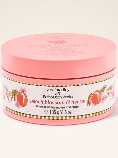Bath & Body Works Peach Blossom & Nectar – tělové máslo v růžové dóze s dekorativním broskvově‑květinovým štítkem.