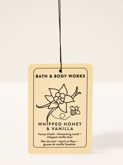 Závěsný osvěžovač Whipped Honey & Vanilla Bath & Body Works v krémové barvě s jemně sladkým tónem.