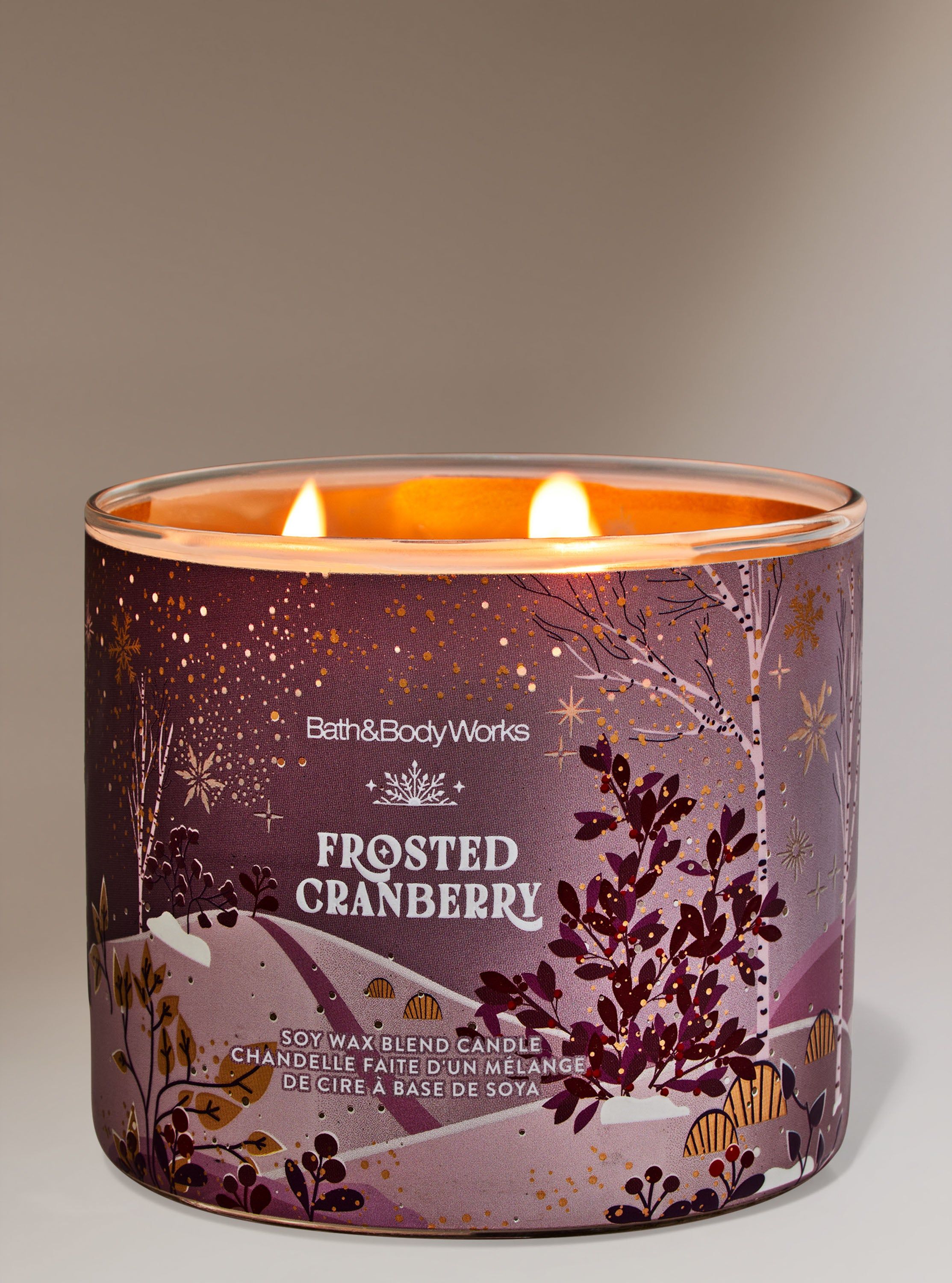 Vonná svíčka Frosted Cranberry Bath & Body Works se zimní krajinou a motivem brusinek