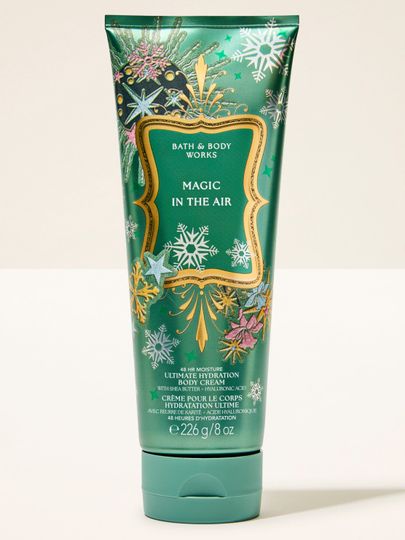 Tělový krém Magic in the Air Bath & Body Works s motivem sněhových vloček, hvězd a zlatých detailů