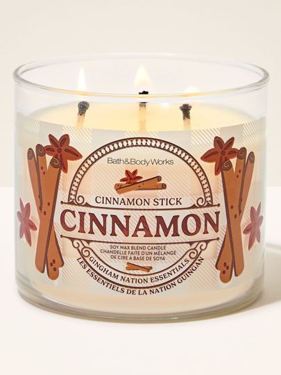 Cinnamon Stick – svíčka Bath & Body Works z kolekce Gingham ve skle s motivem skořicových tyček a hnědých hvězdiček