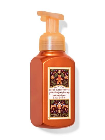 Mydło do rąk w piance Cookie Butter Truffle w butelce w kolorze złamanej pomarańczy ze wzorami pierników. Bath&Body Works.
