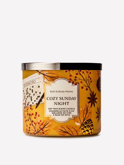 Vonná svíčka Bath & Body Works Cozy Sunday Night ze směsi sójového vosku, 3 knoty