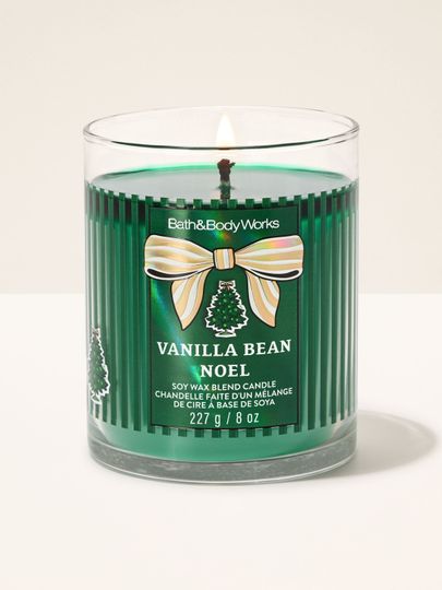 Vonná svíčka Vanilla Bean Noel Bath & Body Works s jedním hořícím knotem a motivem vánočního stromku