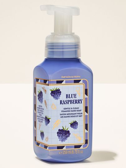 Pěnové mýdlo na ruce Blue Raspberry od Bath & Body Works v modré lahvičce s pumpičkou a ovocnou etiketou.
