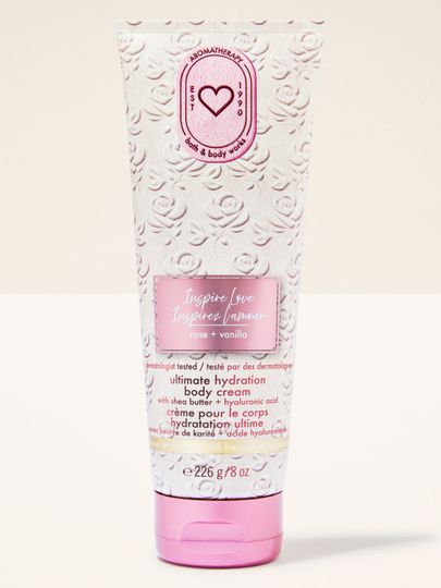 Tělový krém Inspire Love Rose + Vanilla Bath & Body Works v růžové embosované tubě s romantickým vzhledem.