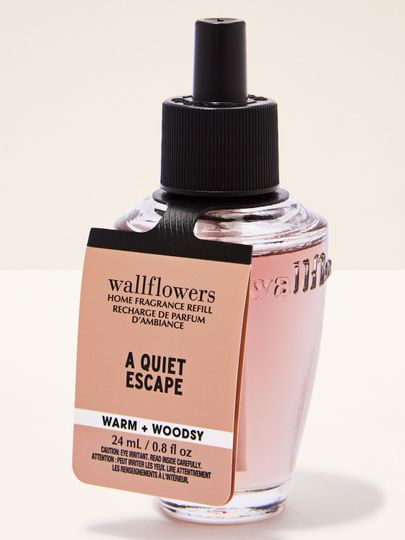 Náplň Wallflowers A Quiet Escape – teplá, dřevitá vůně pro klidnou a útulnou atmosféru domova.