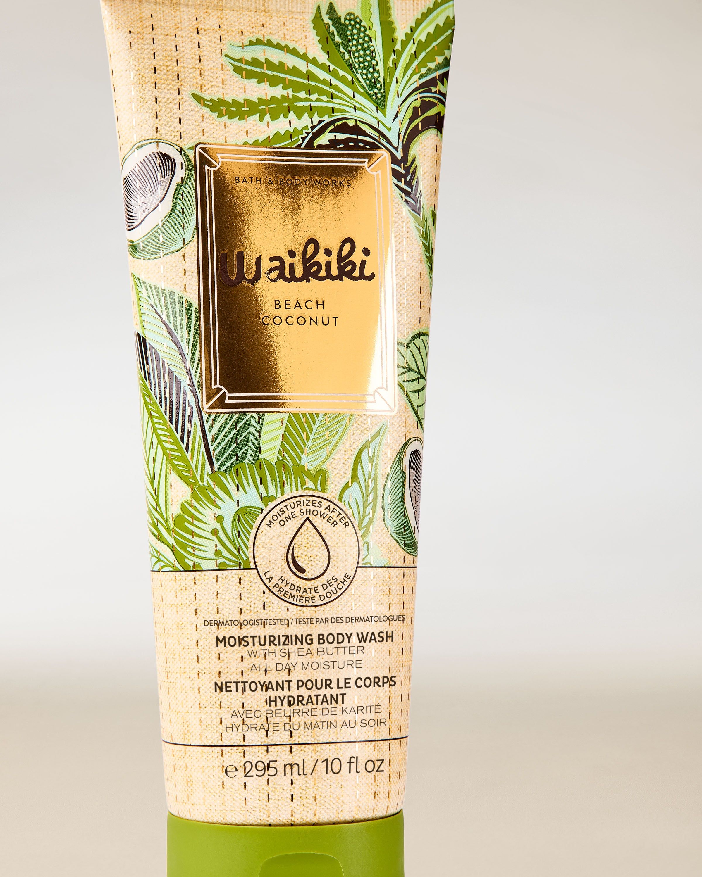 Hydratační sprchový gel Waikiki Beach Coconut v tubě se zelenými tropickými listy a kokosovým motivem.