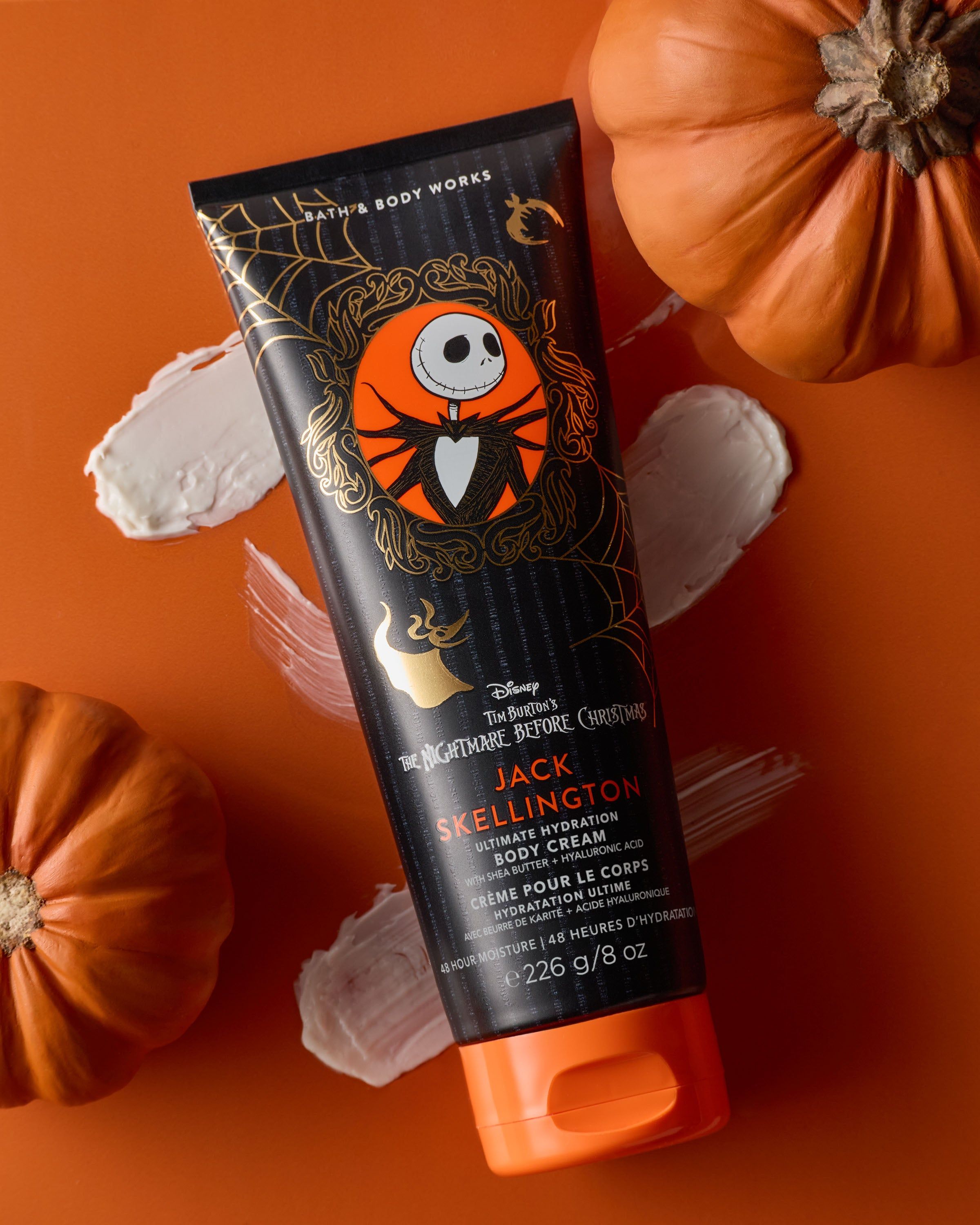 Krém na ruce Warm Vanilla Sugar Bath & Body Works s motivem vanilkových květů a zlatých detailů