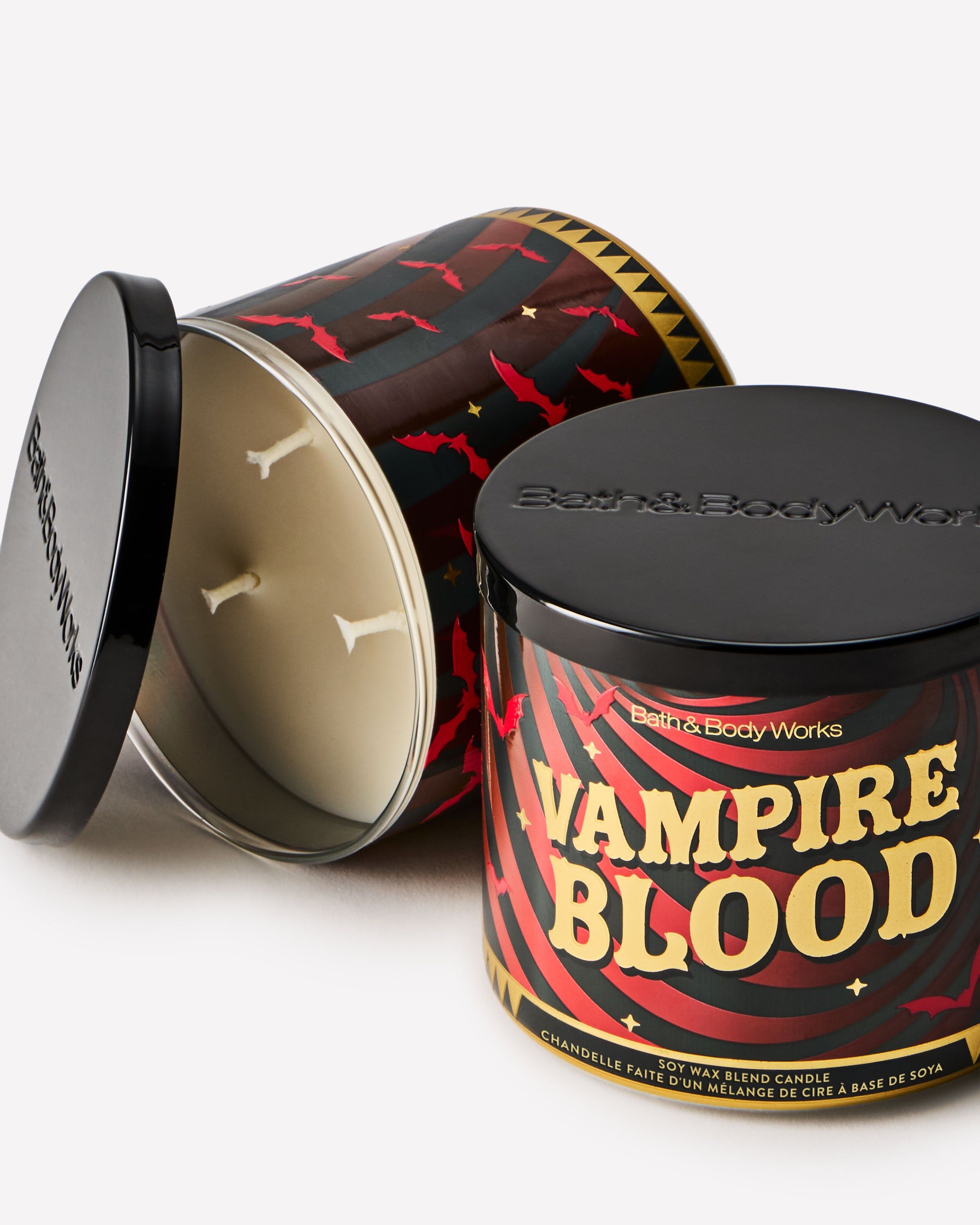 Vonná svíčka Bath & Body Works Vampire Blood v dekorativní dóze s černým víčkem