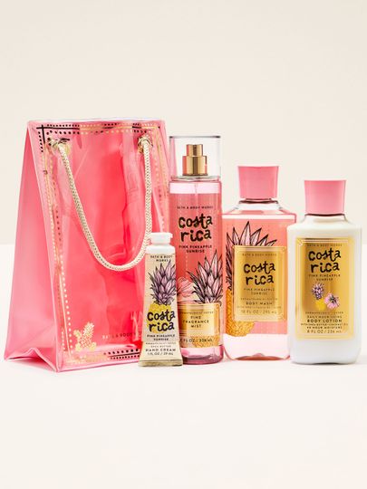 Sada Costa Rica Pink Pineapple Sunrise s růžovou taškou a čtyřmi tropickými produkty péče.