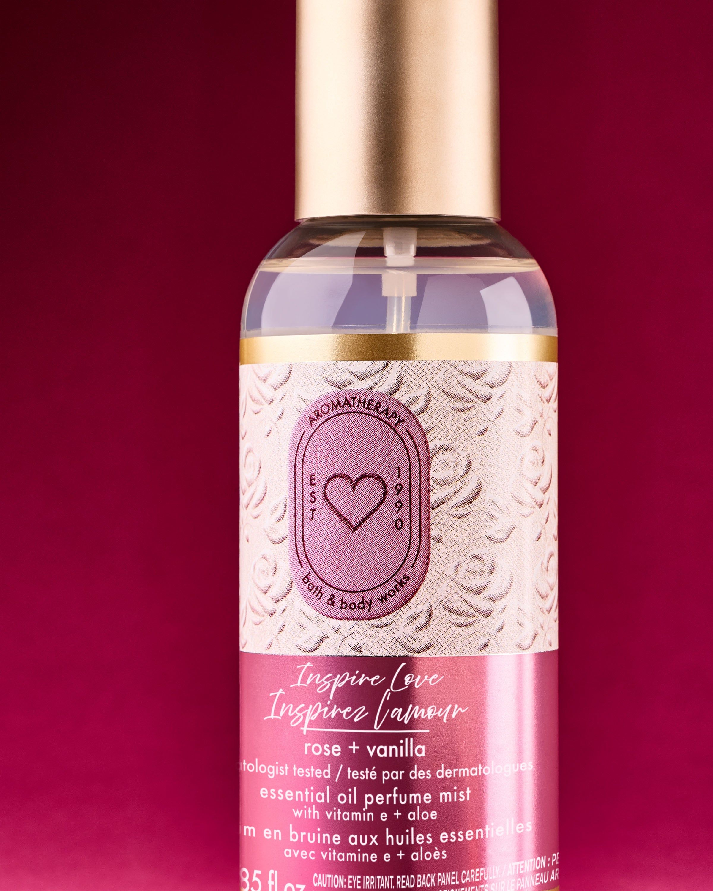 Inspire Love rose + vanilla – voňavá mlha s růžovo‑vanilkovým tónem v lahvi se zlatým víčkem.