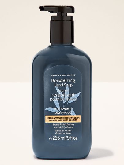 Gel na mytí rukou Bath & Body Works Mahogany Teakwood 266 ml v tmavě šedé lahvi s pumpičkou.