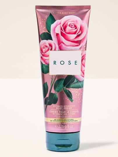 Tělový krém ROSE Bath & Body Works v růžové metalické tubě s růžemi – svěží a elegantní volba.