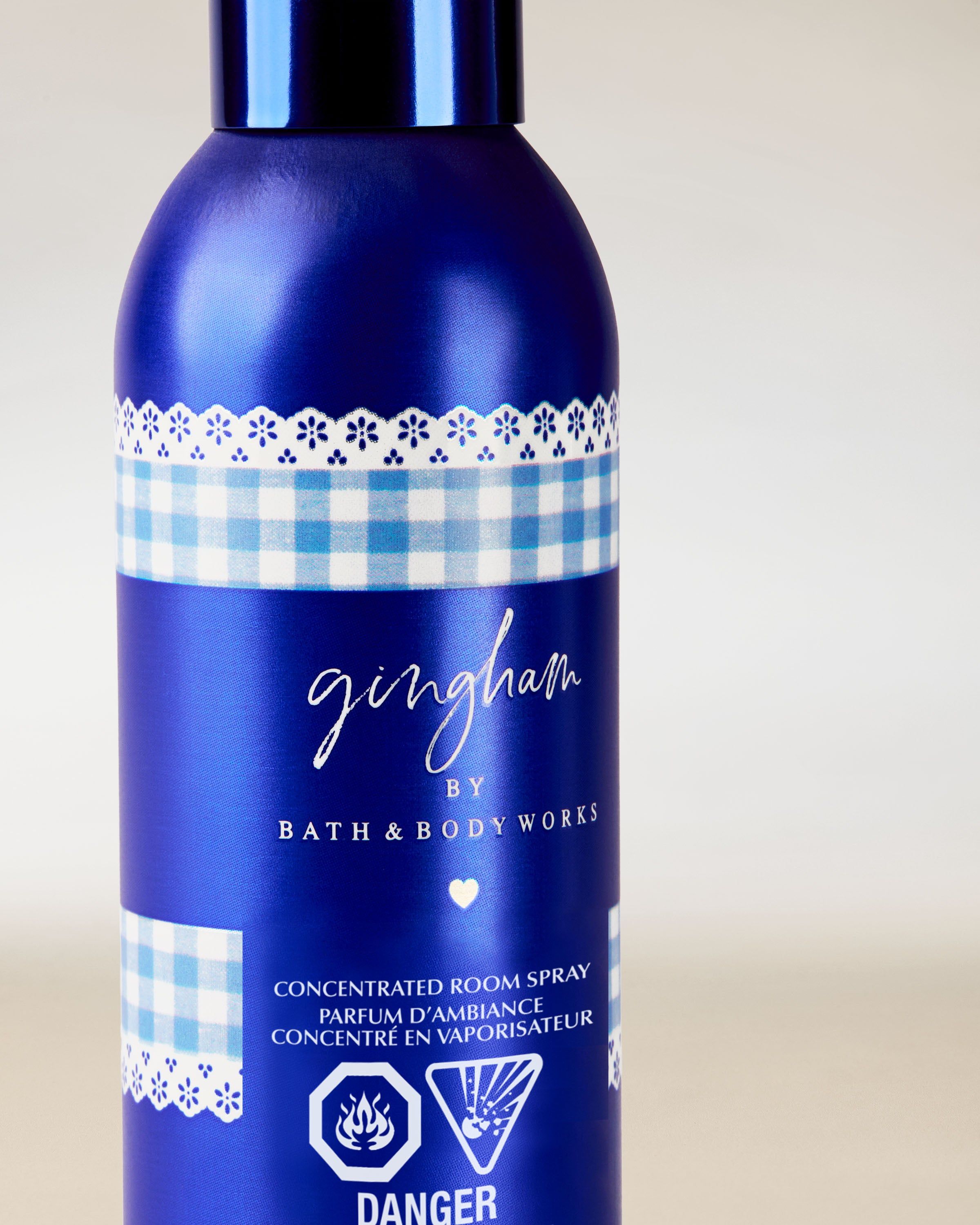 Koncentrovaný interiérový sprej Bath & Body Works Gingham v modré lahvi