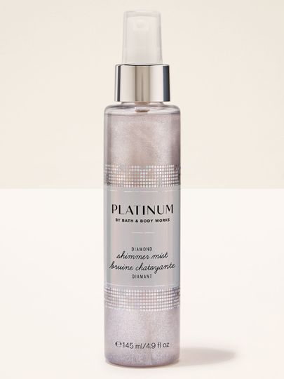 Třpytivá mlha Bath & Body Works Platinum Diamond Shimmer Mist ve stříbrné lahvi, 145 ml.