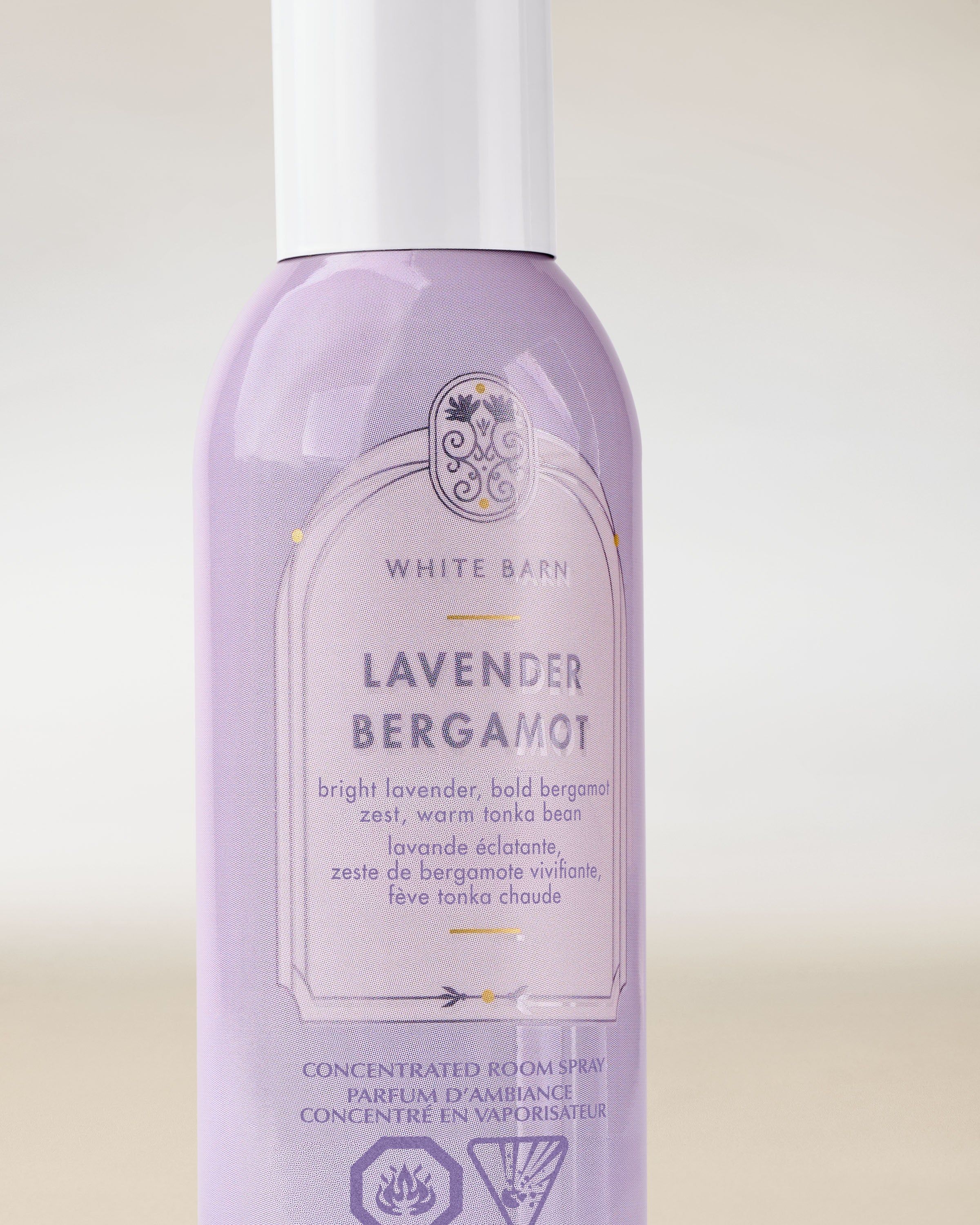 White Barn Lavender Bergamot – lila room spray s tóny levandule, bergamotu a hřejivé tonky.