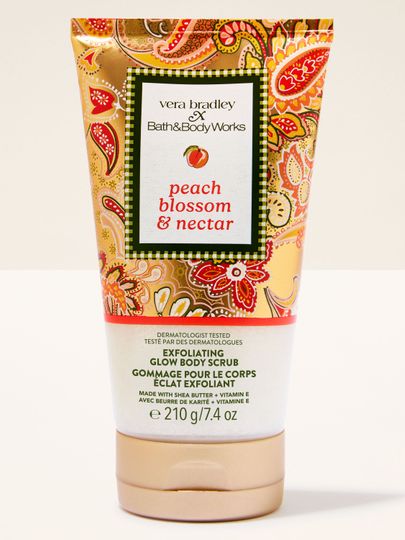 Bath & Body Works Peach Blossom & Nectar – tělový peeling v tubě s dekorativním broskvově‑květinovým motivem.