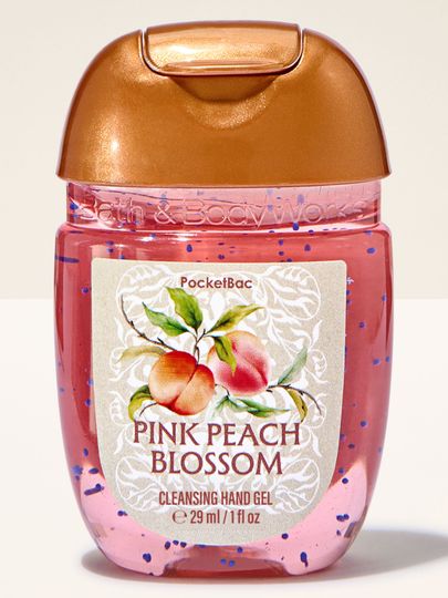 Bath & Body Works Pink Peach Blossom PocketBac – dezinfekční gel na ruce v růžové lahvičce s motivem broskví.