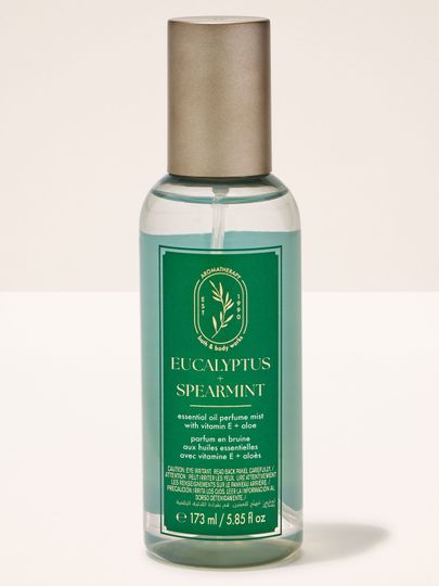 Mlha s esenciálními oleji Bath & Body Works "Eucalyptus + Spearmint" v malé lahvičce.