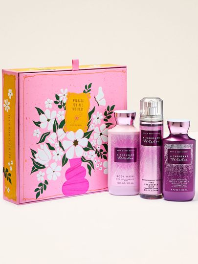 Dárková sada Bath & Body Works A Thousand Wishes s tělovou mlhou, sprchovým gelem a tělovým mlékem v ozdobné krabičce.