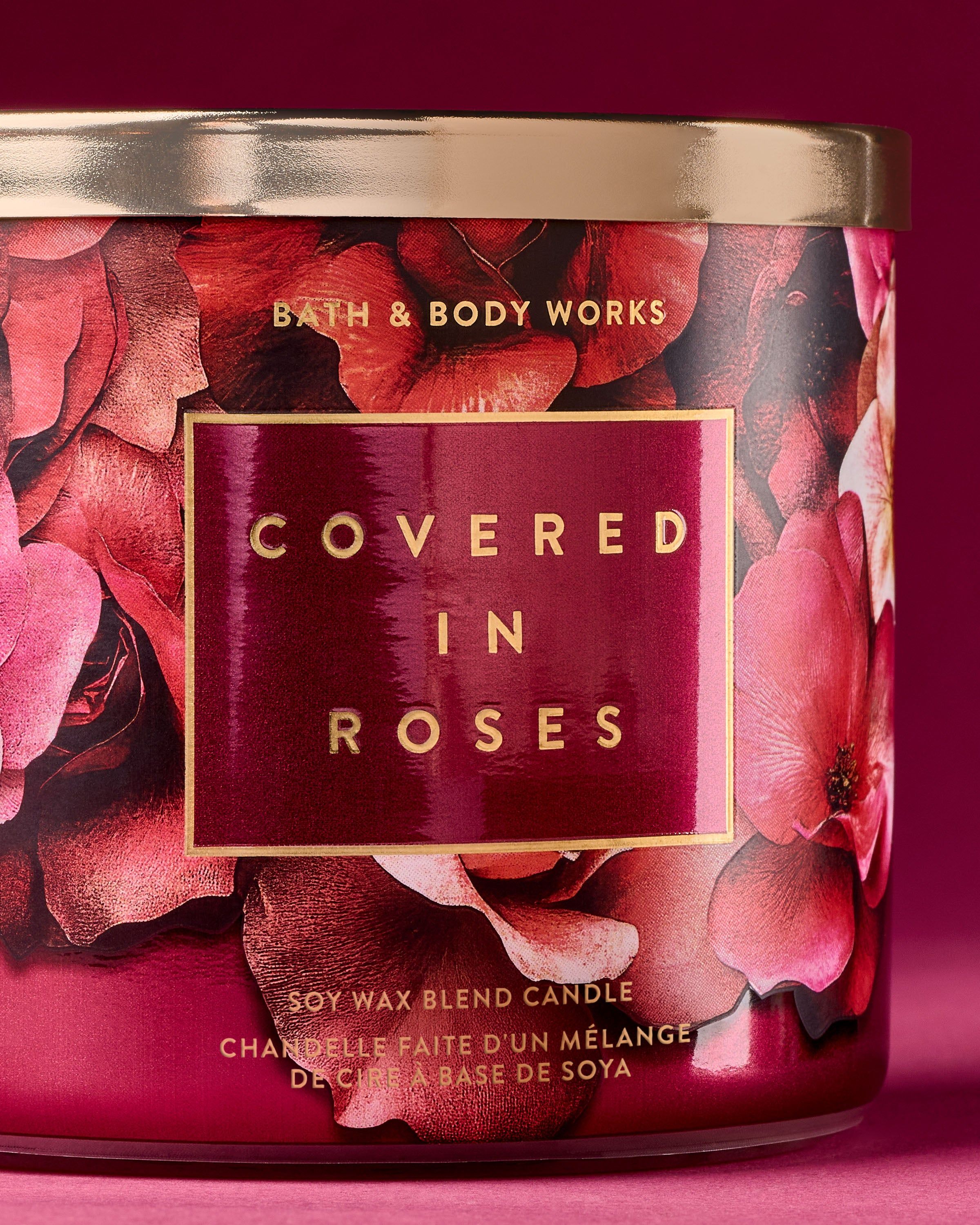 Svíčka Covered in Roses – výrazná růžová vůně, která zútulní domov elegantními květinovými tóny.