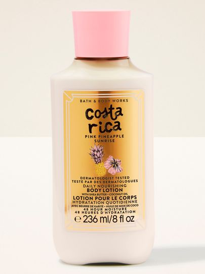 Tělové mléko Costa Rica Pink Pineapple Sunrise ve světlé lahvi s růžovým víčkem a tropickou etiketou.