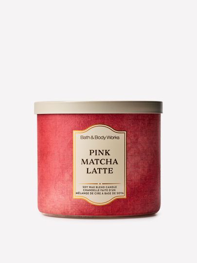 Vonná svíčka Bath & Body Works Pink Matcha Latte ze směsi sójového vosku, 3 knoty