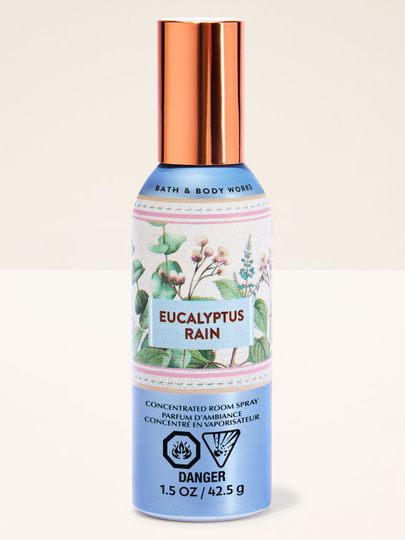 Bath & Body Works Eucalyptus Rain – koncentrovaný pokojový sprej v modrém flakonu s rostlinným motivem.