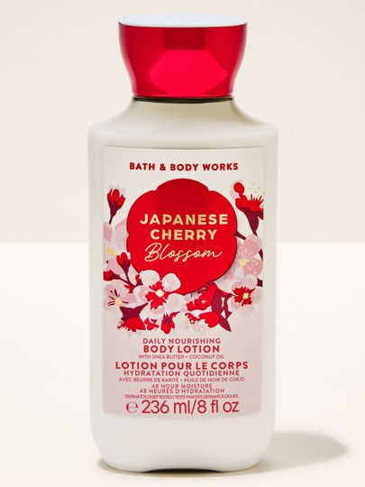 Tělové mléko Japanese Cherry Blossom Bath & Body Works v bílé lahvi s červenými květy třešně
