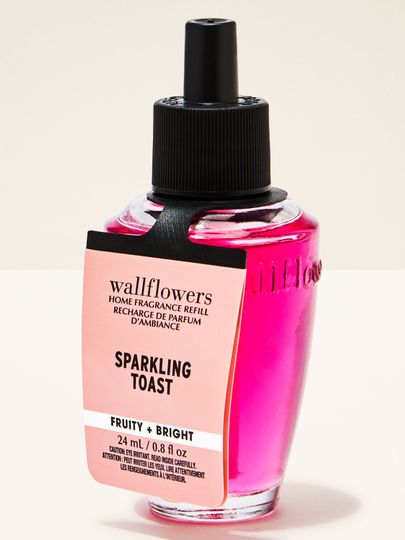 Růžová náplň Sparkling Toast Bath & Body Works pro Wallflowers v lahvičce s černým uzávěrem