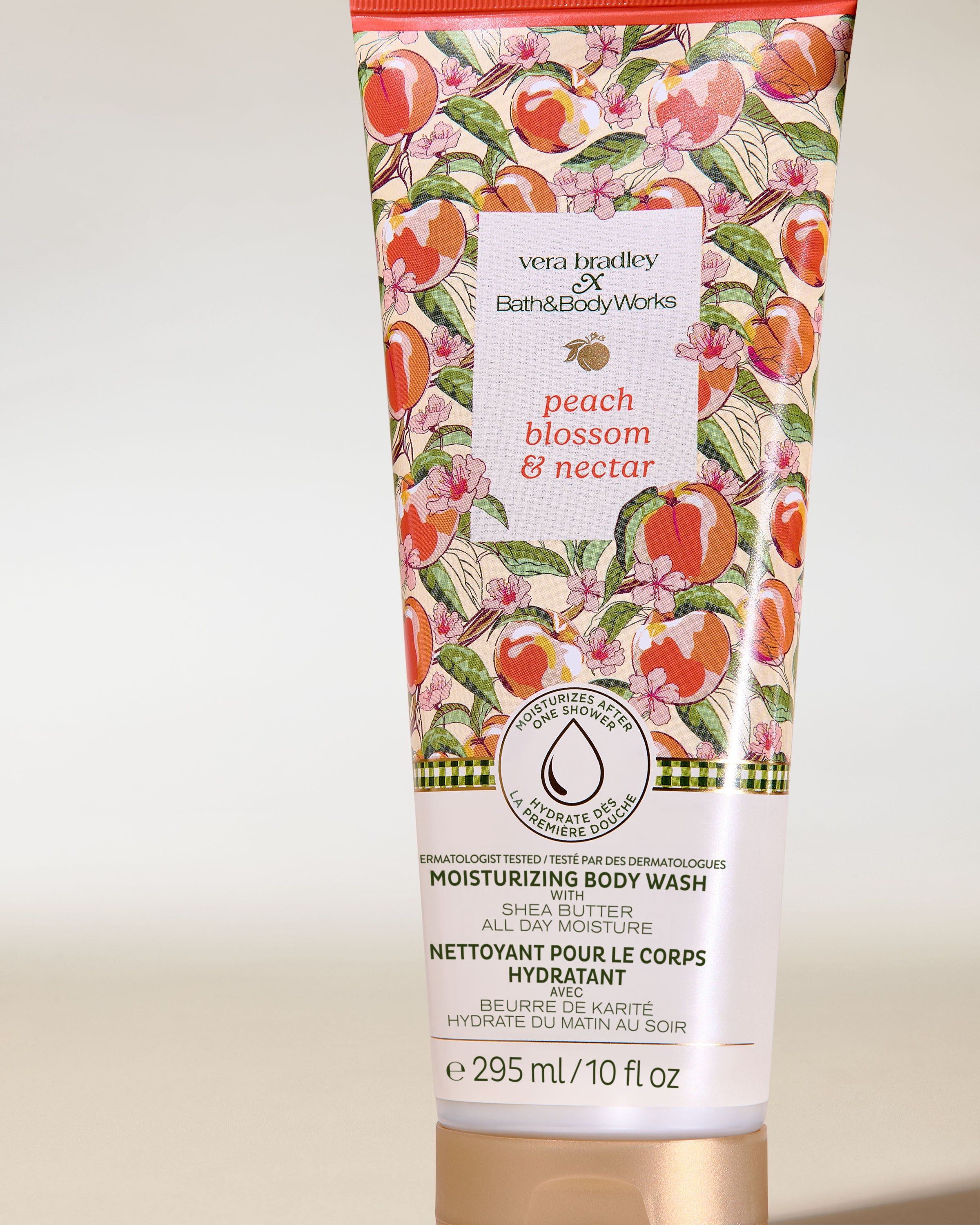 Bath & Body Works Peach Blossom & Nectar – hydratační sprchový gel v tubě s broskvově‑květinovým motivem.