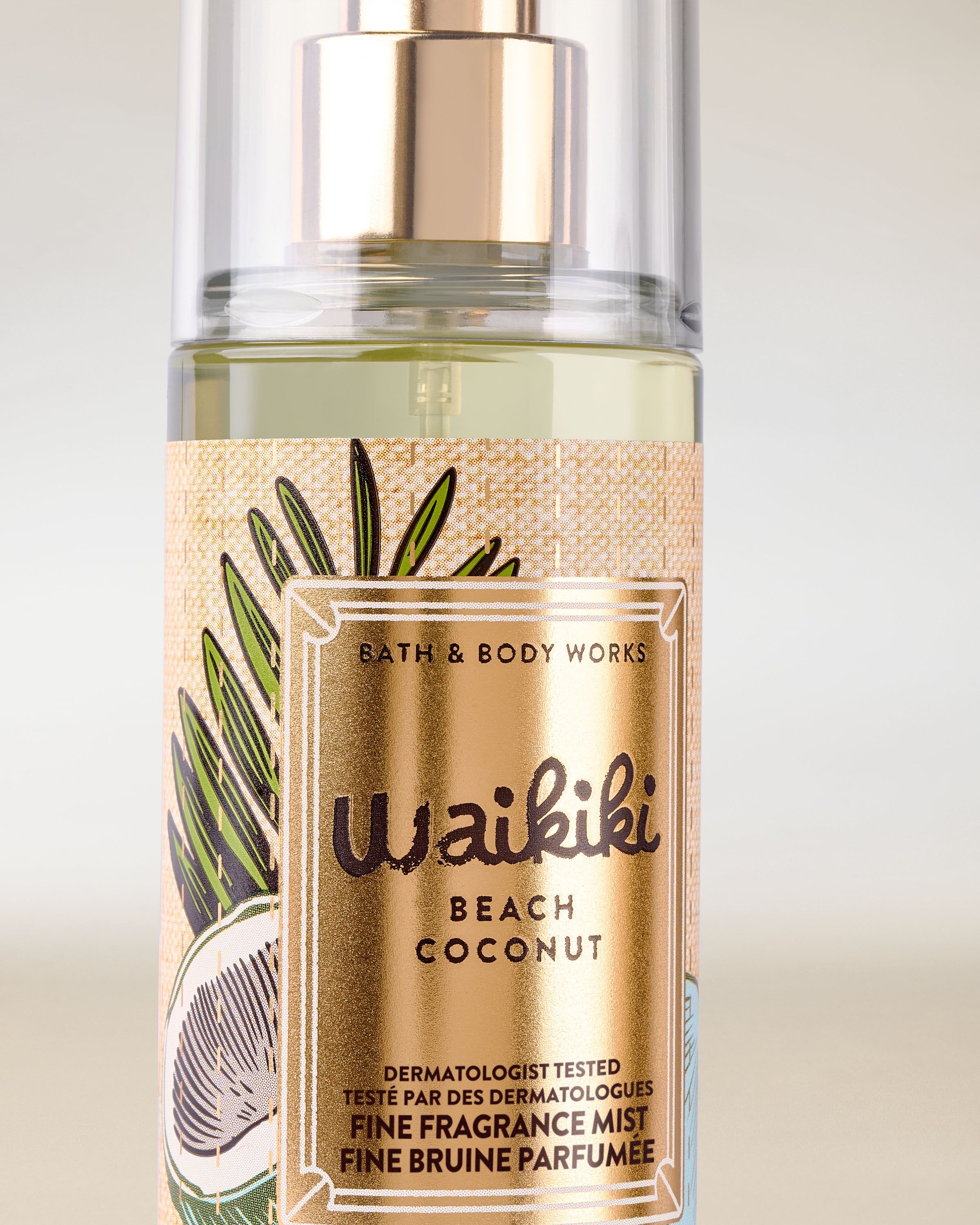 Mini vonná mlha Waikiki Beach Coconut od Bath & Body Works v zelené lahvičce s rozprašovačem.
