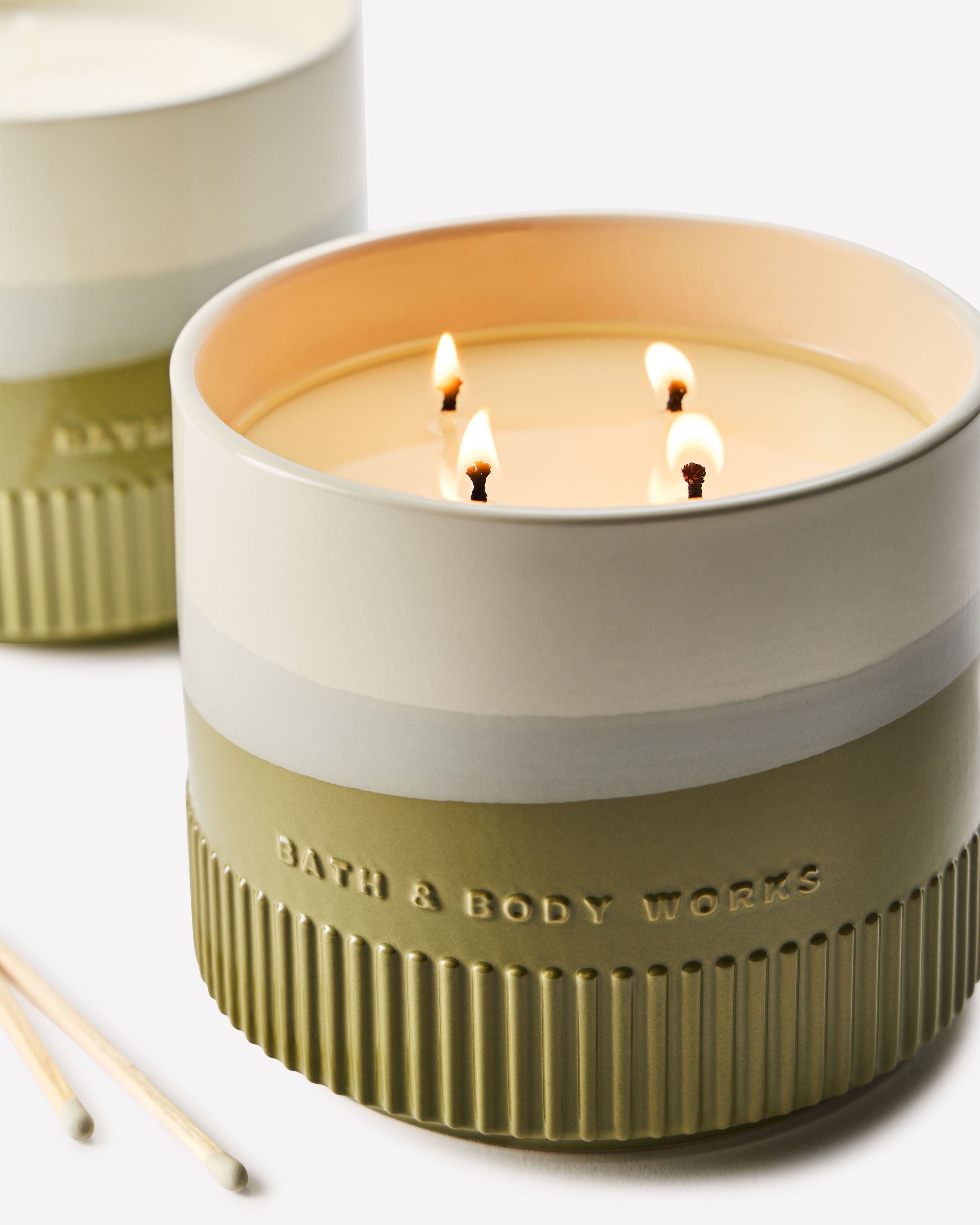 Vonná svíčka Bath & Body Works se 4 knoty v keramické nádobě