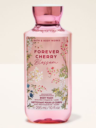 Sprchový gel Bath & Body Works Forever Cherry Blossom 295 ml v růžové lahvi s květinovým štítkem.