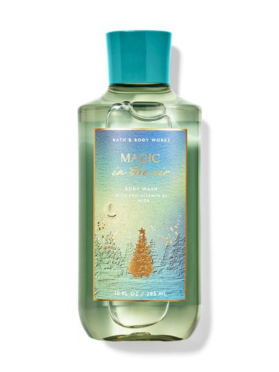 Żel do mycia ciała "Magic in the Air" z etykietą przedstawiającą złotą choinkę i gwiazdki. Bath & Body Works.