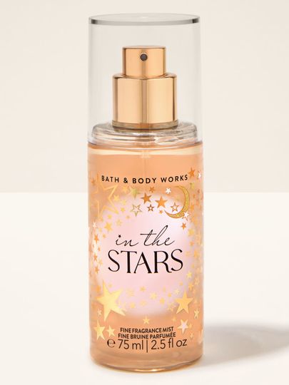 Mgiełka zapachowa In The Stars w wersji podróżnej, w butelce ze wzorem złotych gwiazd i księżyców. Bath&Body Works.