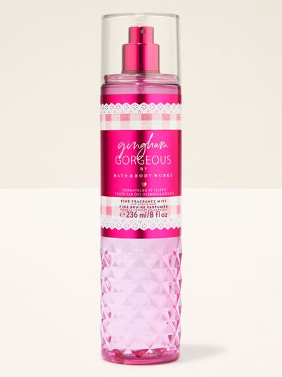Vonná mlha Bath & Body Works Gingham Gorgeous 236 ml v růžovém flakonu s rozprašovačem.