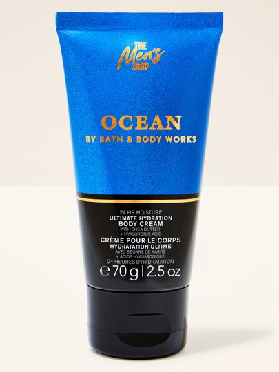 Tělový krém Bath&Body Works Ocean. Malá, kovová tuba v modré barvě s černou etiketou a nápisy.