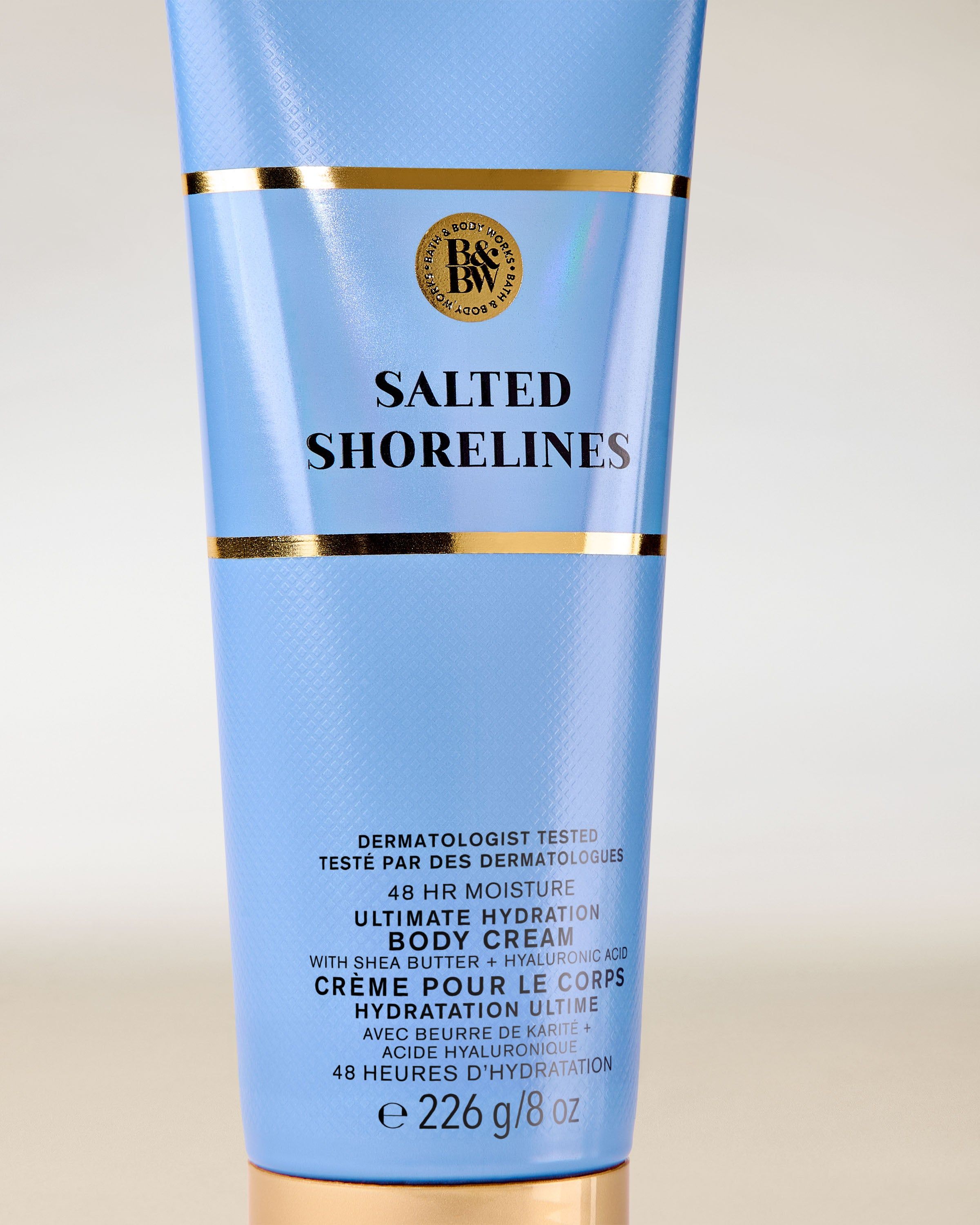 Salted Shorelines Bath & Body Works – tělový krém v modré tubě s 48h hydratací a luxusním dojmem.