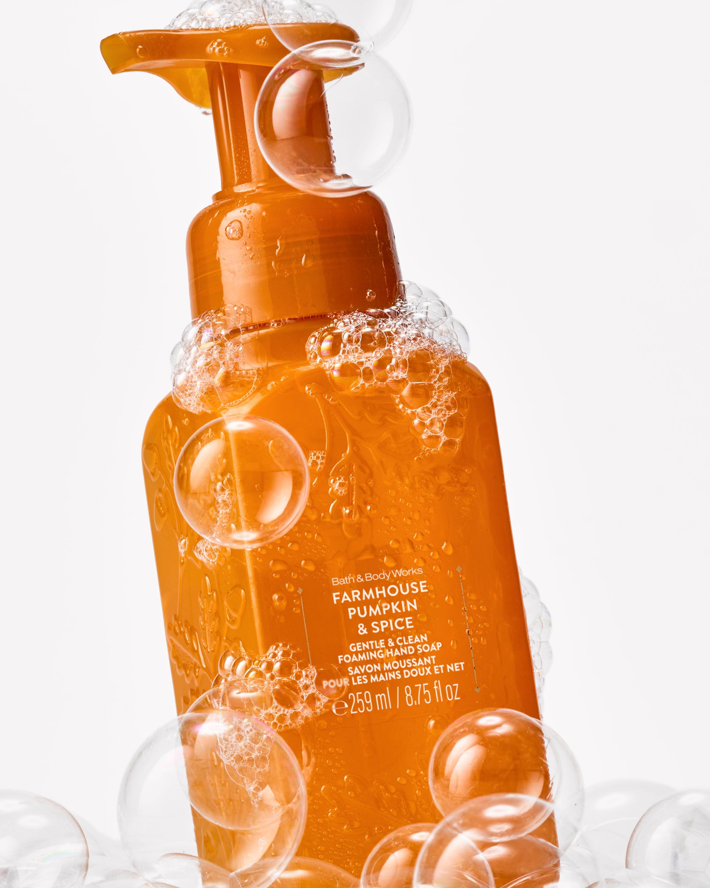 Jemné pěnové mýdlo na ruce Bath & Body Works Farmhouse Pumpkin & Spice, 259 ml