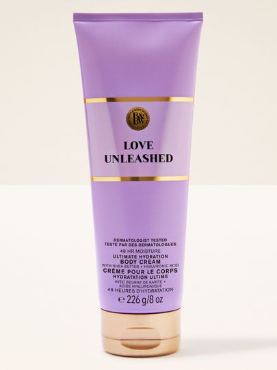 Love Unleashed Bath & Body Works – vysoce hydratační tělový krém se shea a kyselinou hyaluronovou.