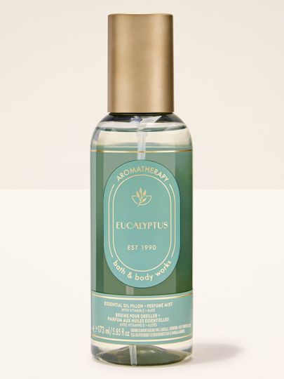 Mlha s esenciálními oleji Bath & Body Works Aromatherapy "Eucalyptus" v malé lahvičce.