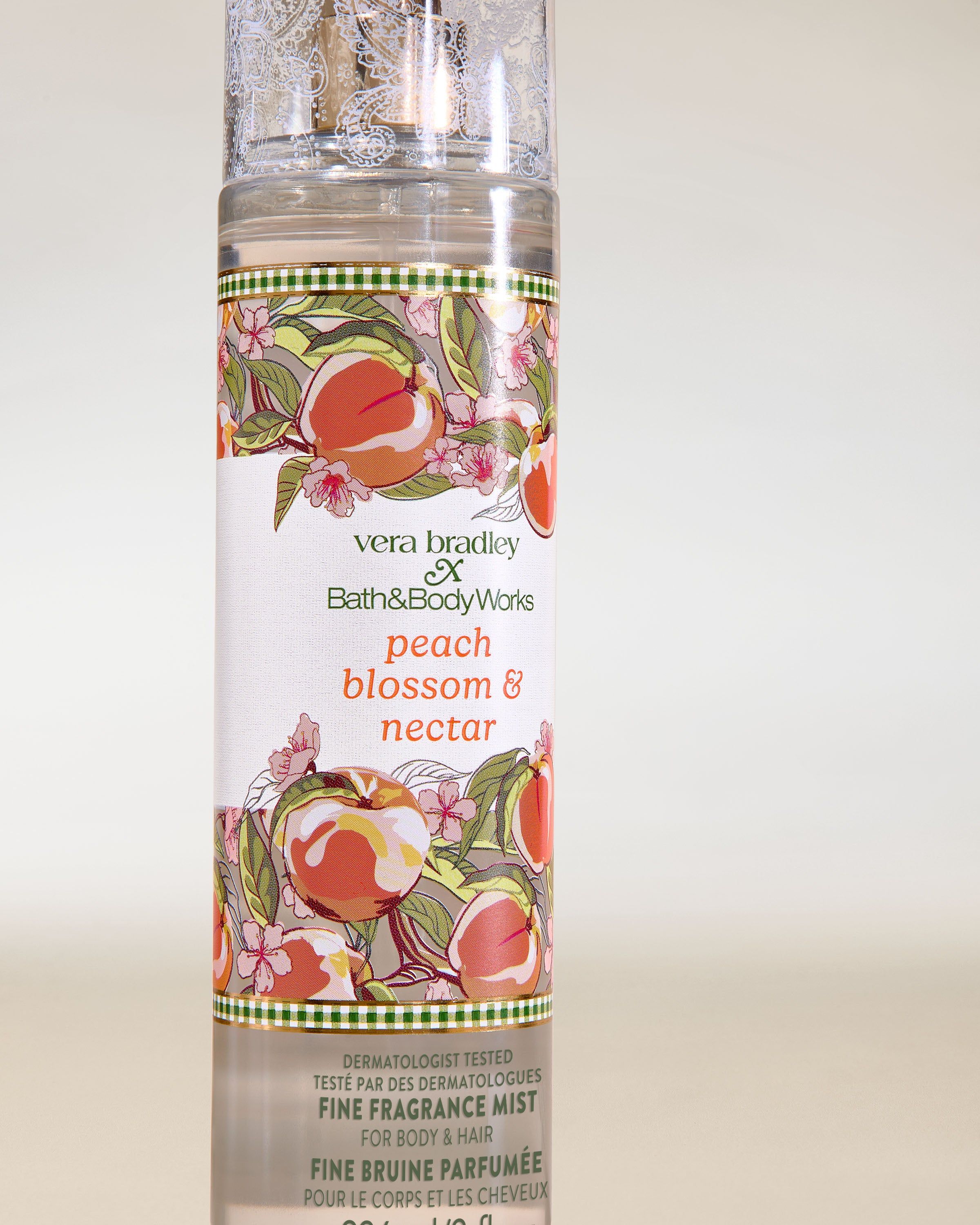 Bath & Body Works Peach Blossom & Nectar – parfémová mlha na tělo a vlasy v průhledném flakonu s broskvovým motivem.