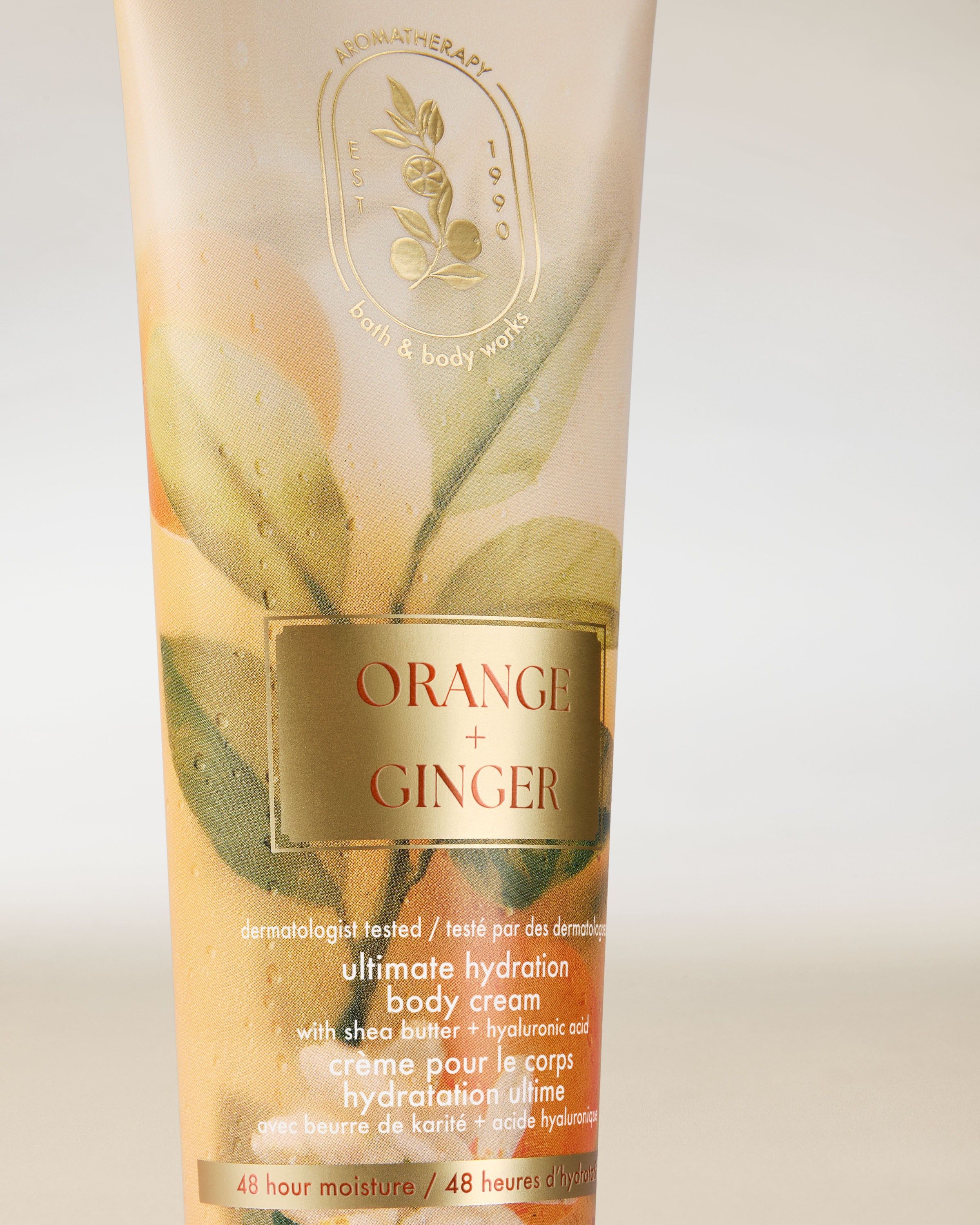 Tělový krém Bath & Body Works Aromatherapy Orange + Ginger 226 g ve světlé tubě s rostlinným motivem.