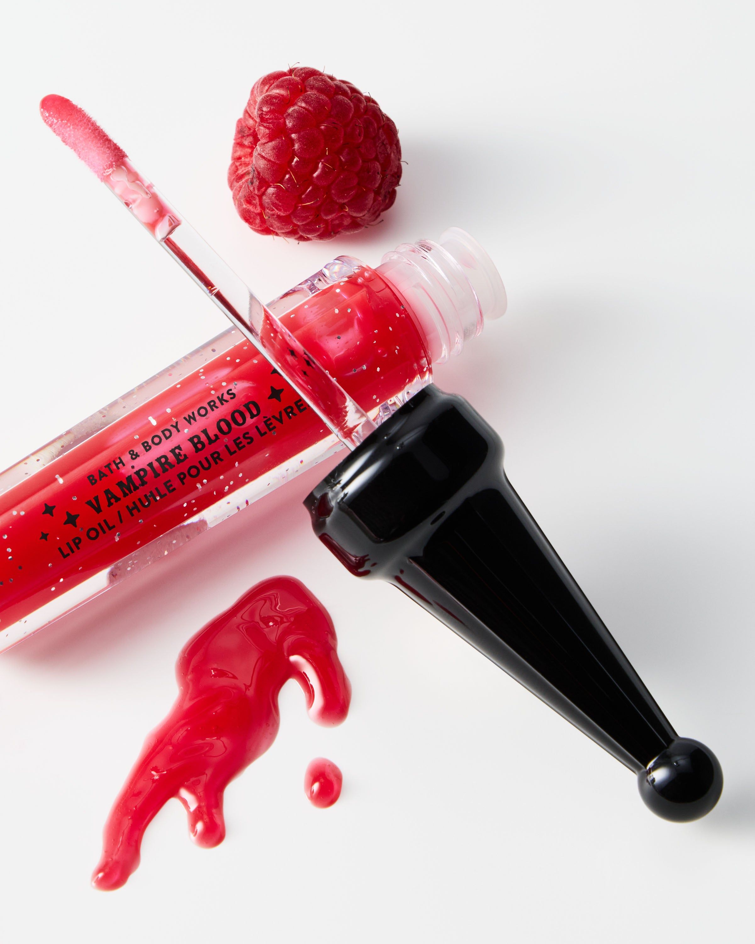 Lesk na rty Bath & Body Works Vampire Blood s třpytivými částicemi