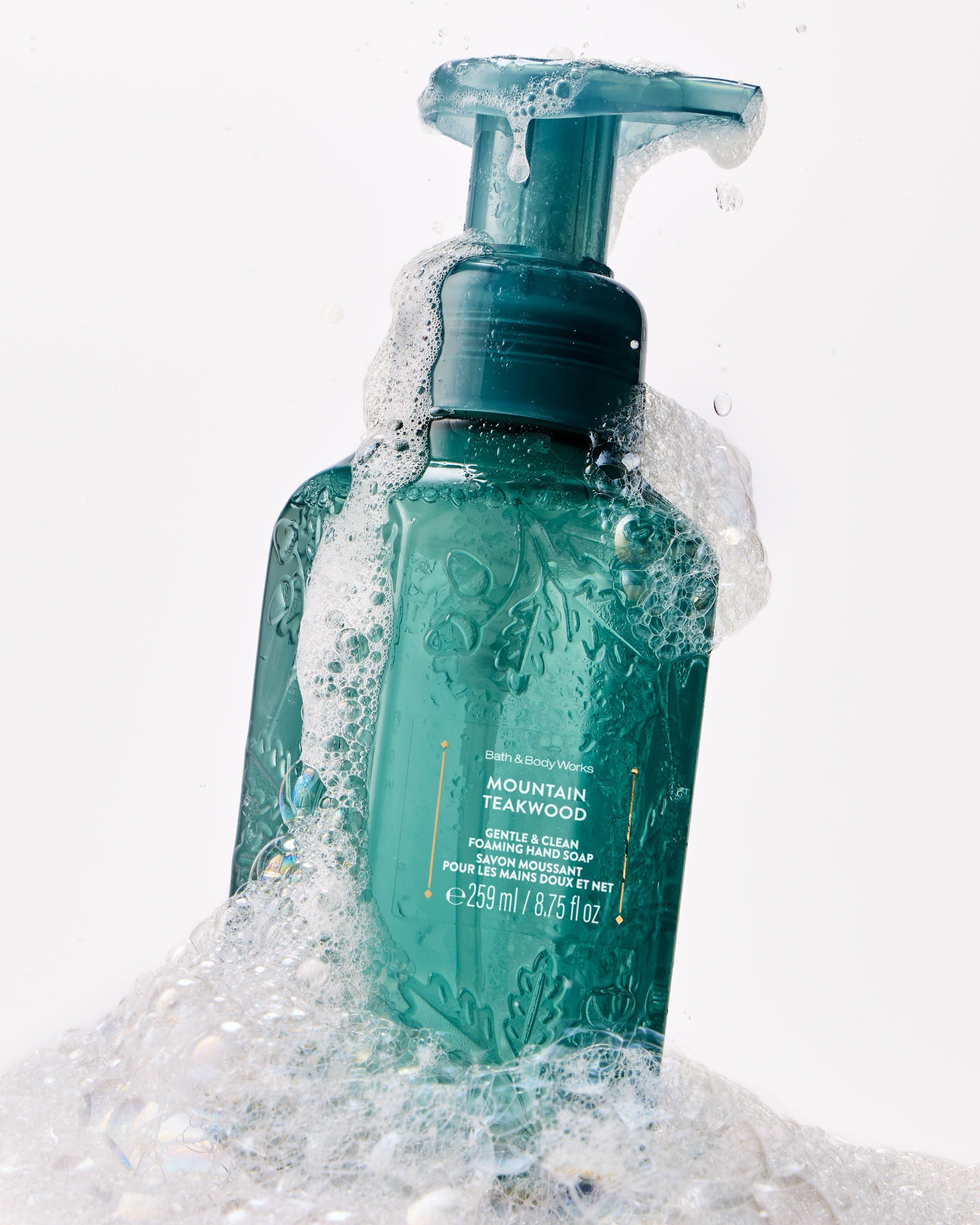 Jemné pěnové mýdlo na ruce Bath & Body Works Mountain Teakwood, 259 ml